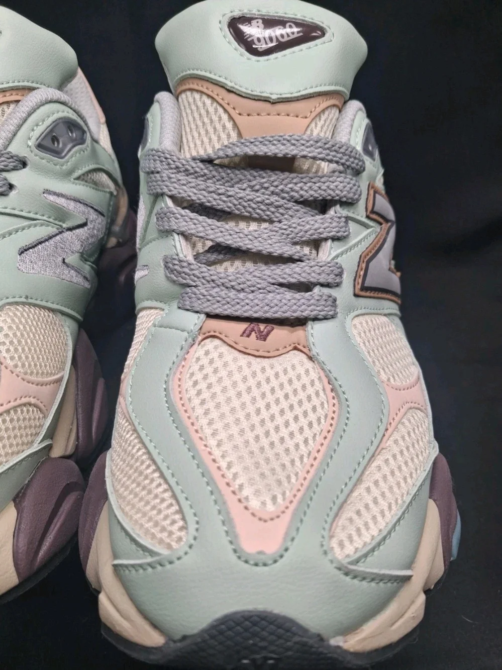 New Balance 9060 Women’s Mint & Cream Running/ Training Sneakers. NWOT.